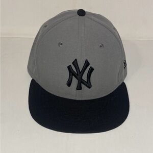 New York Yankees New Era 59Fifty Black and Gray Logo MLB Baseball Cap size 7 3/8